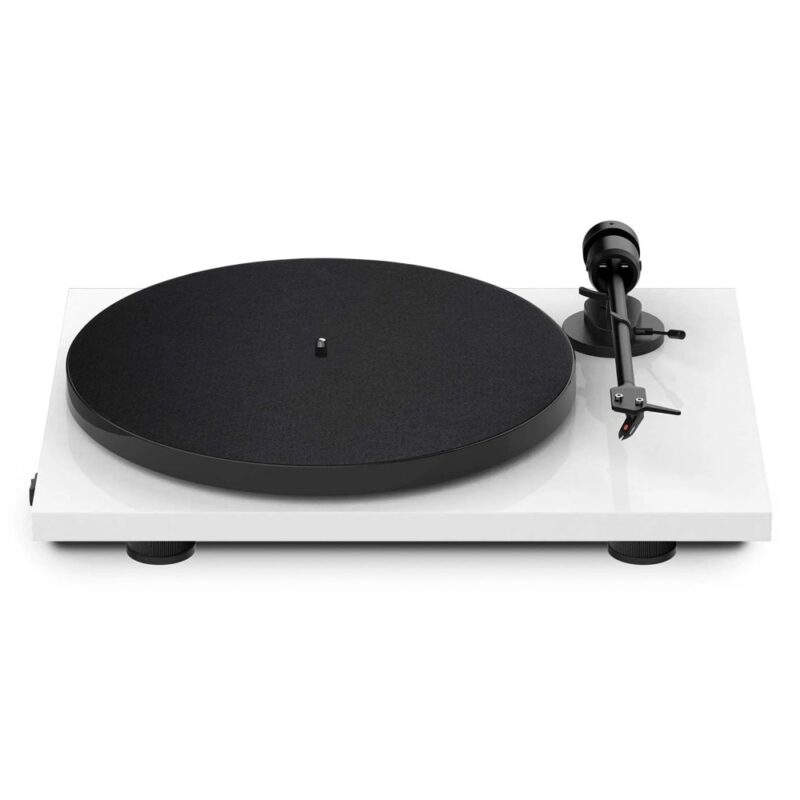 Грамофон Pro-Ject Audio E1 BT, Ortofon OM 5E доза, 33/45 об/мин, вграден Bluetooth трансмитер, ремъчно задвижване, позлатени RCA конектори, бял Намаления и отстъпки ЧеренПетък 3