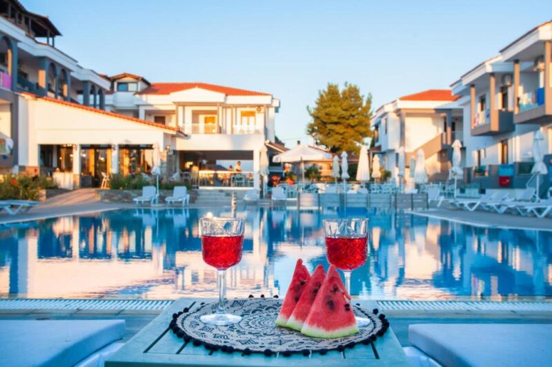 5 нощувки със закуски и вечери в хотел Lily Ann Village 3*, Халкидики, Гърция през Юли и Август! Дете до 11.99г. – безплатно! Намаления и отстъпки ЧеренПетък