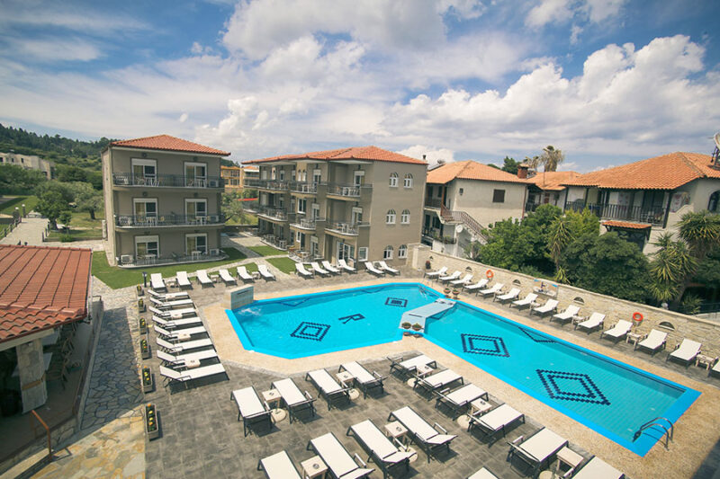 Last minute! 4 нощувки, All Inclusive в Royal Hotel & Suites 4*, Халкидики, Гърция през Юни! Дете до 11.99г. – безплатно! Намаления и отстъпки ЧеренПетък