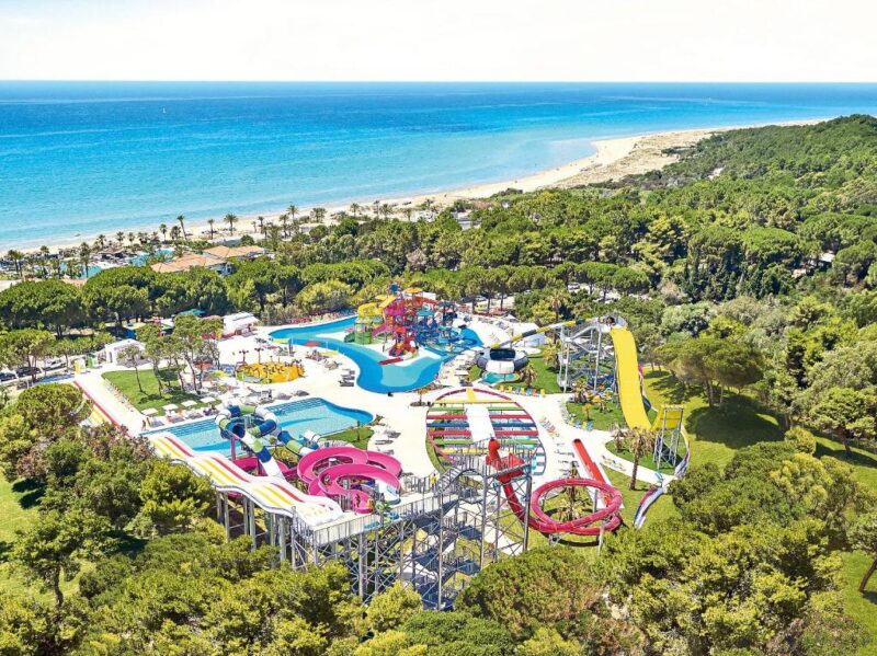 / / 7 нощувки със закуски и вечери в хотел Grecotel La Riviera & Aqua Park 5*, п-в Пелопонес, Гърция през Септември! Дете до 1.99г. - безплатно!