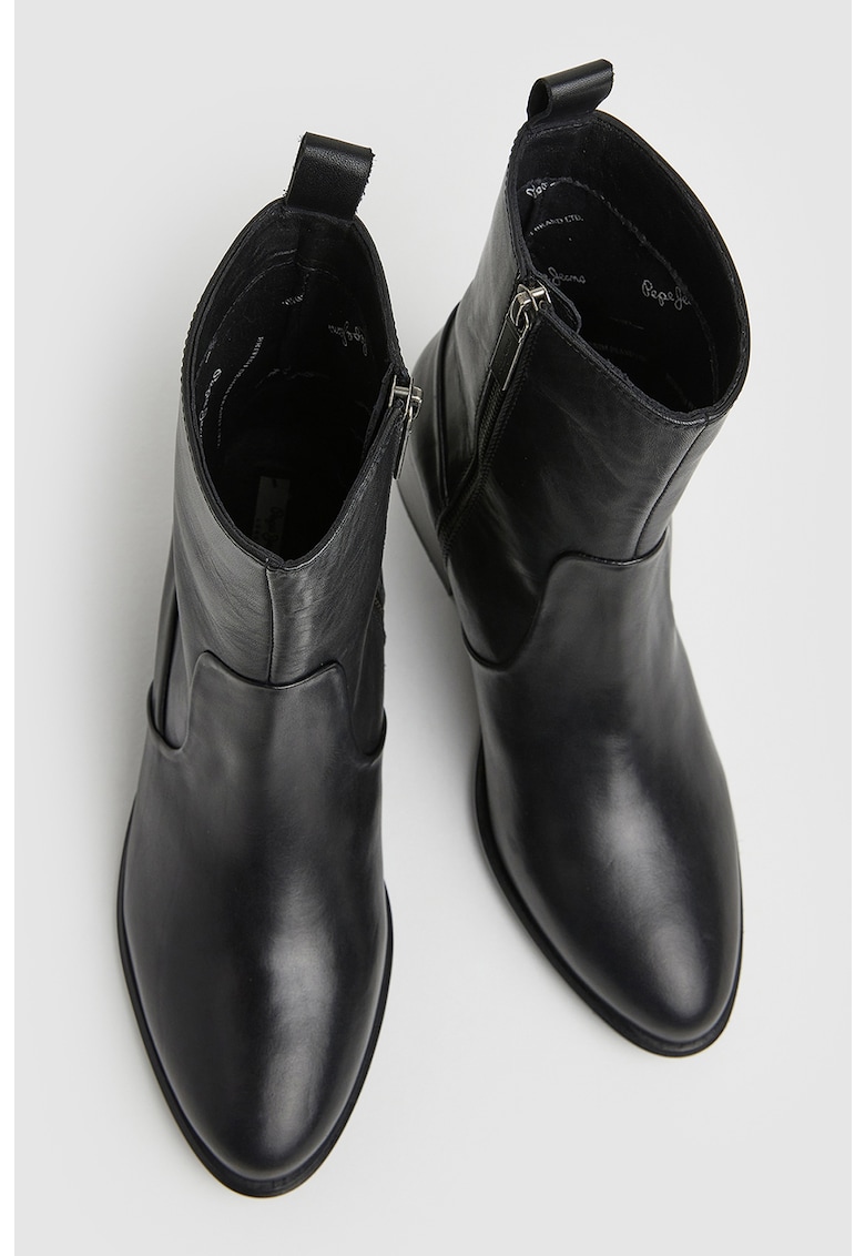 / Други / Кожени боти с масивен ток: Стил и удобство в едно