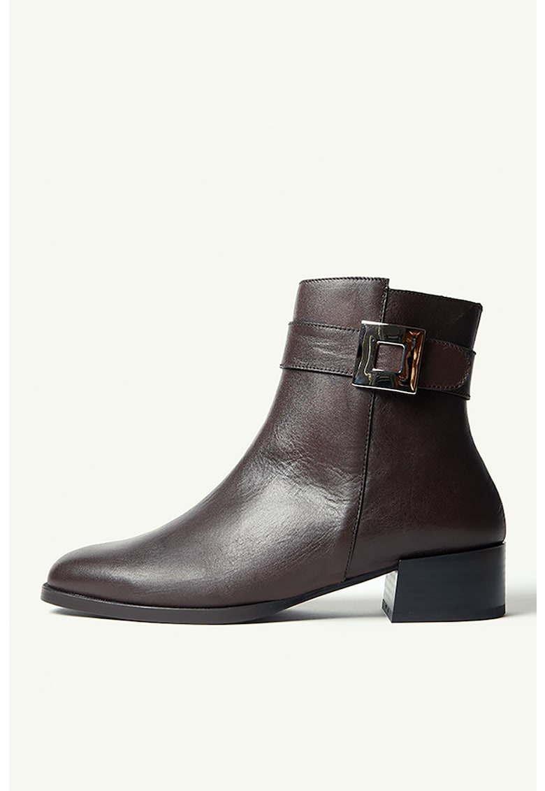 / Други / Кожени боти с масивен ток: Стил и удобство в едно