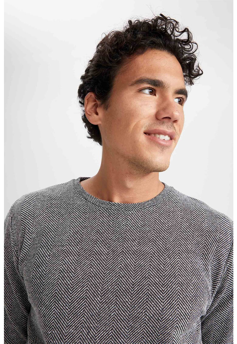 Пуловер с овално деколте: Елегантност и комфорт в едно 1 / Други / Пуловер с овално деколте: Елегантност и комфорт в едно