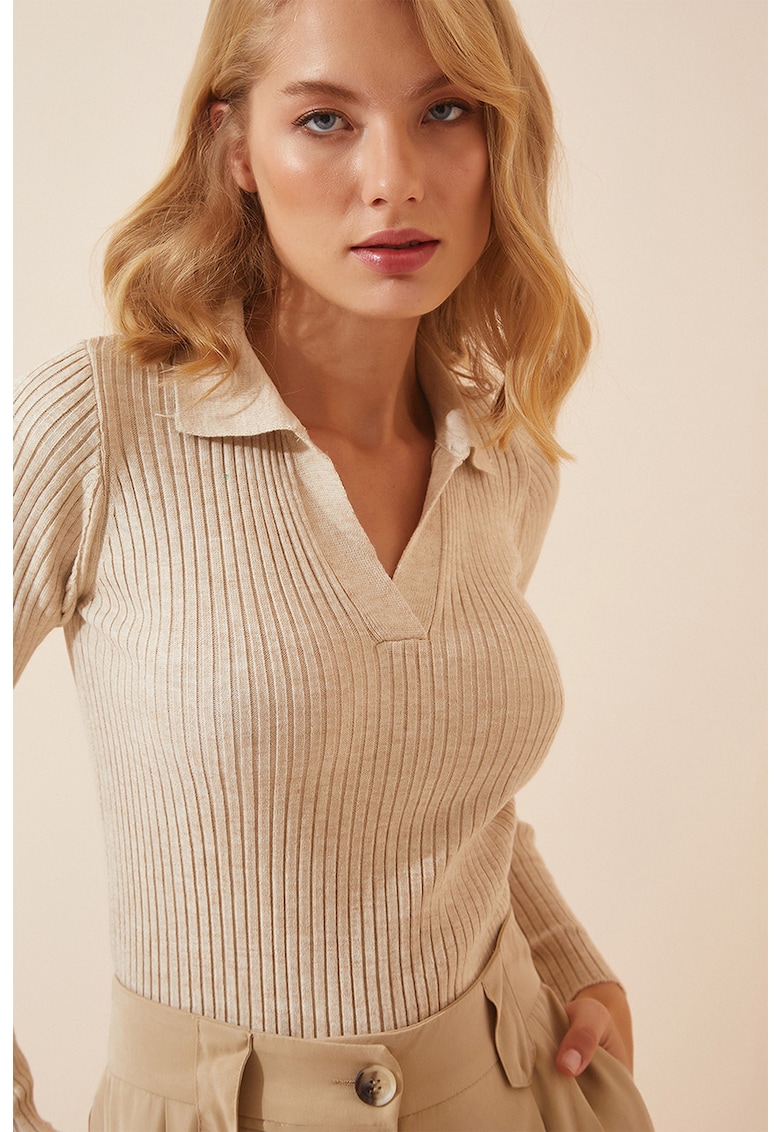 / Други / Пуловер с яка и рипс: Елегантност и комфорт в едно