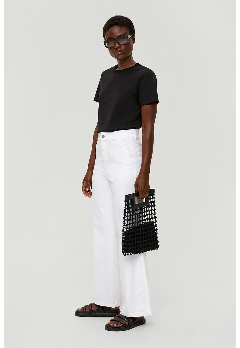 / Други / Разкроени дънки: Модерен и Удобен Избор за Всеки Ден