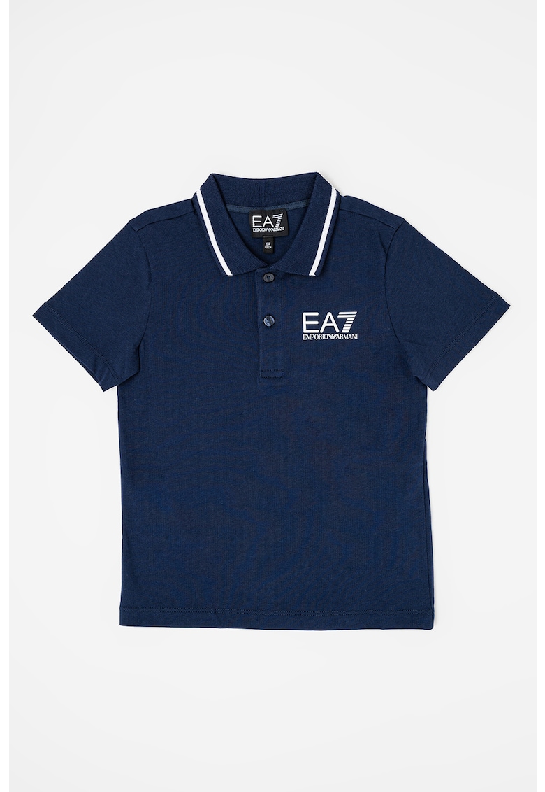 / Други / Тениска с яка и лого: Стилен и удобен избор за всеки ден