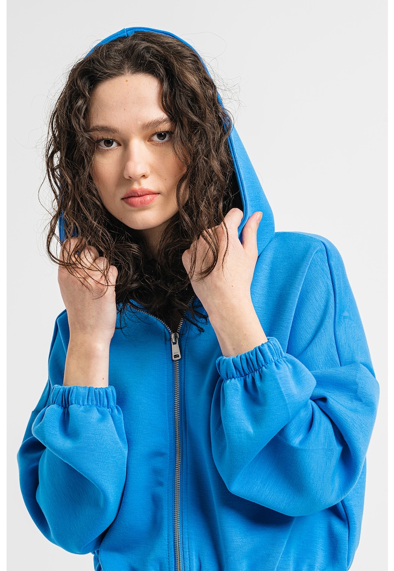 / Други / Късо худи Scarlett с цип: Стилен и удобен избор за всеки ден