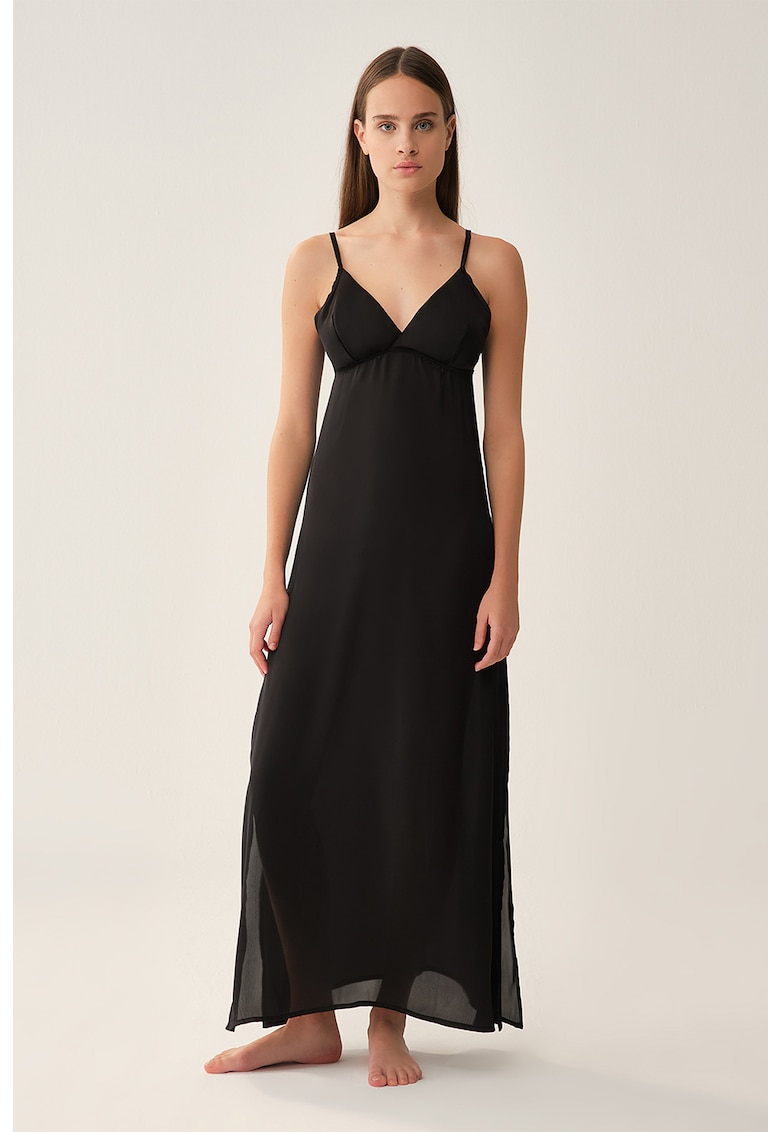 / Други / Нощница с шпиц и цепки встрани: Елегантност и комфорт в едно