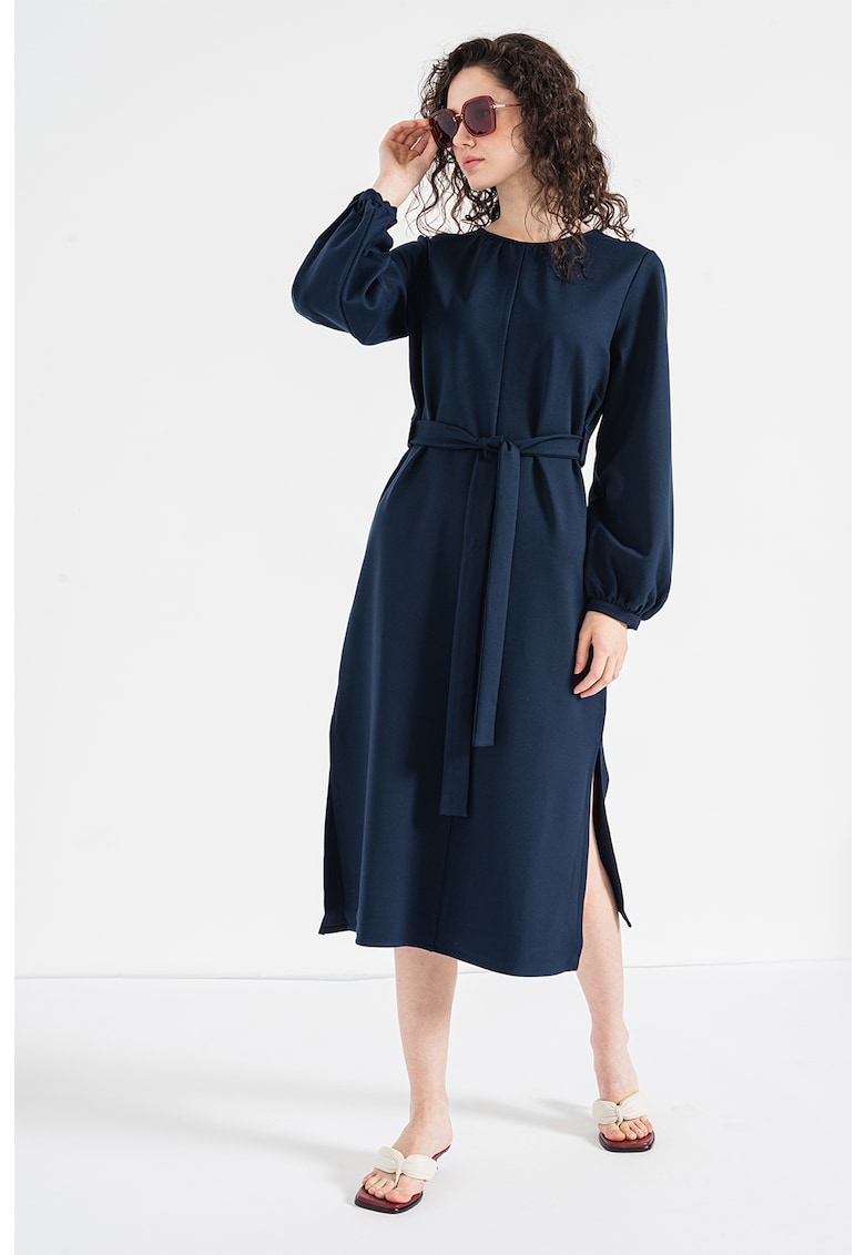 / Други / Рокля с цепки встрани: Елегантност и стил за всеки повод