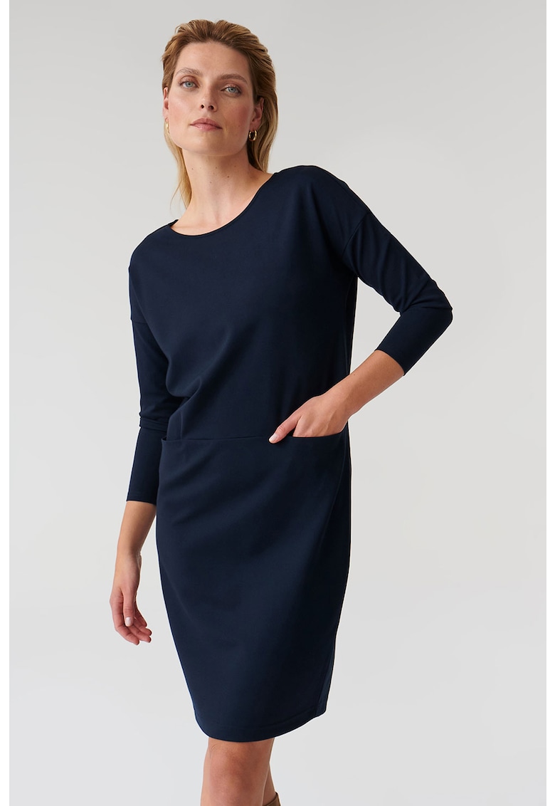 / Други / Рокля с джобове: Елегантност и функционалност в едно