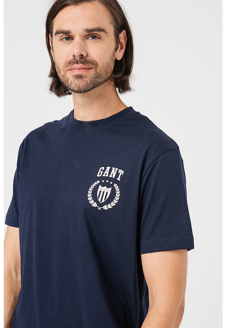 / Други / Тениска с лого: Стилен избор за всеки модерен мъж