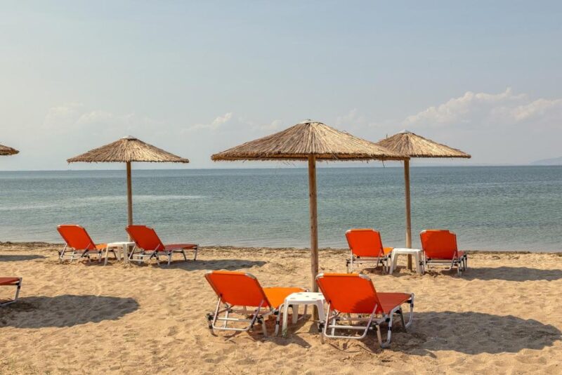 3 нощувки със закуски и вечери в хотел Sun Beach 4*, Агия Триада, Солун, Гърция през Септември и Октомври! Дете до 11.99г – безплатно! Намаления и отстъпки ЧеренПетък