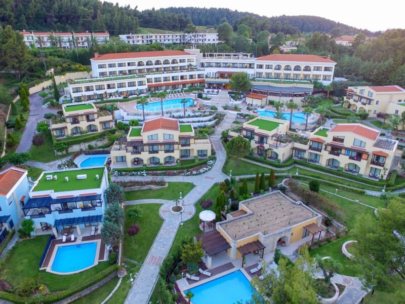 4 нощувки със закуски и вечери в хотел Aegean Melathron Thalssso SPA 5*, Халкидики, Гърция през Септември! Деца до 1.99г. – безплатно! Намаления и отстъпки ЧеренПетък