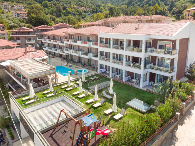 3 нощувки със закуски и вечери в Ntinas Filoxenia Hotel 4*, о.Тасос, Гърция през Септември! Дете до 11.99г. – безплатно! Намаления и отстъпки ЧеренПетък