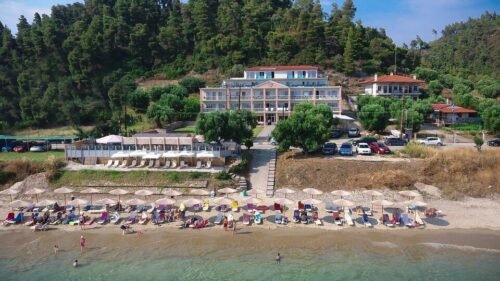 3 нощувки със закуски и вечери в хотел Crown 3*, Халкидики, Гърция през Август и Септември! Дете до 11.99г. - безплатно!