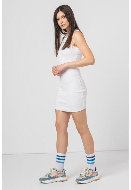 Рипсена рокля с органичен памук в бял цвят, ежедневна вталена къса рокля без ръкав