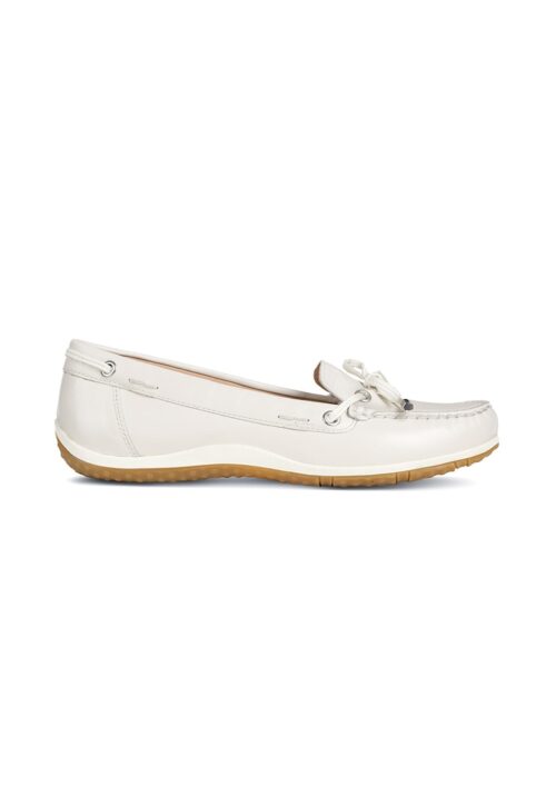 Кожени мокасини в мръснобял цвят с технология Geox Respira