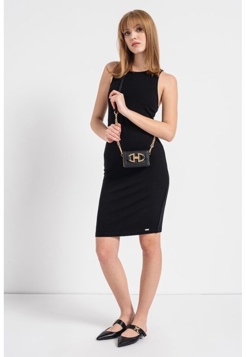 Къса прилепнала рокля в черен цвят с изрязан гръб