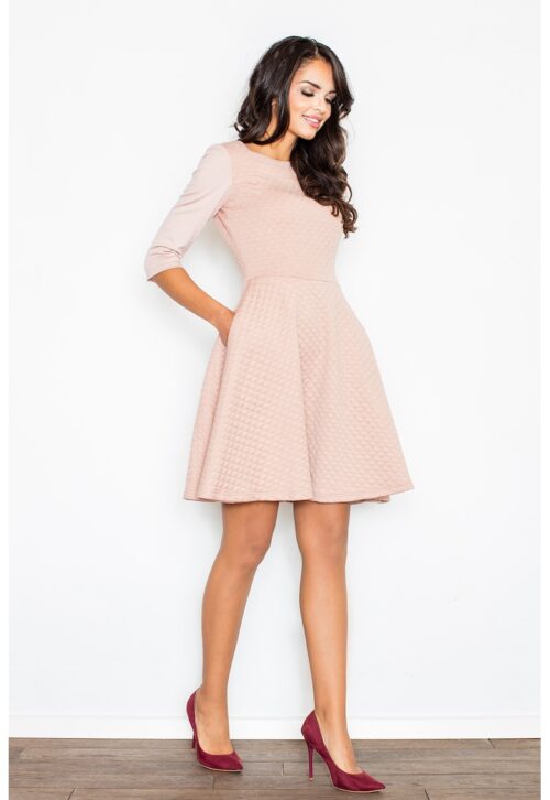 Разкроена рокля в розов цвят