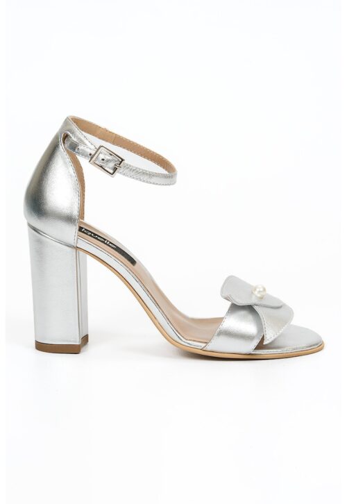 Кожени сандали Pearl Tulip в сребрист цвят с перли и масивен ток
