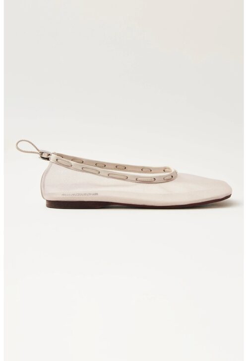 Мрежести пантофки с овален връх в мръснобял текстилен материал