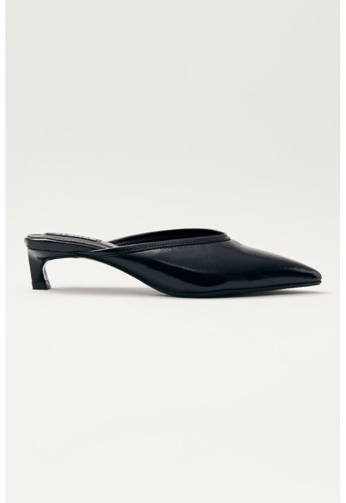 Кожено сабо с остър връх в черен цвят - дамски обувки от естествена кожа