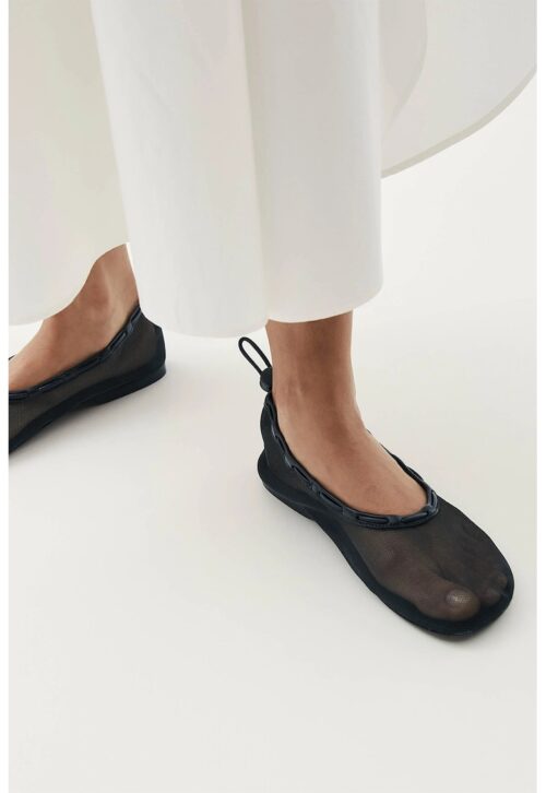 Мрежести черни пантофки с овален връх, ежедневен стил и комфорт