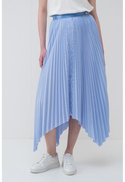 раирана плисирана пола в небесносин цвят със средна дължина