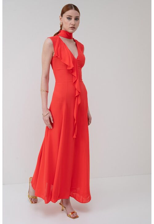 Рокля с връзка в аленочервен цвят с разкроена кройка и шпиц деколте