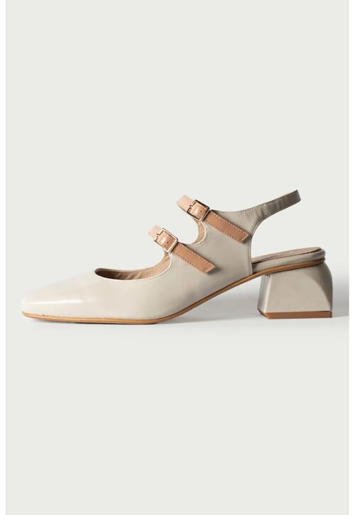 Кожени бежови лачени обувки с квадратен връх и катарама