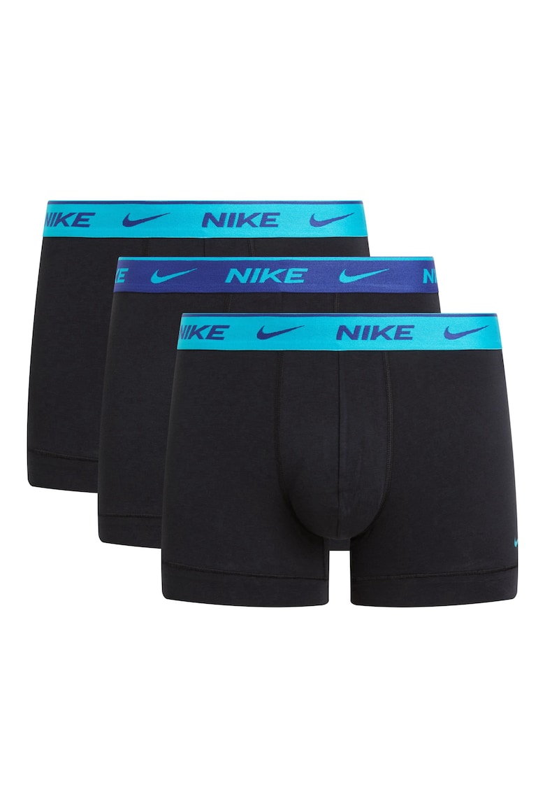 Nike Боксерки с Dri-FIT и лого – 3 чифта – Черен/Светлосин Намаления и отстъпки 3 Комплект мъжки боксерки с Dri-FIT технология в черен и светлосин цвят с лого