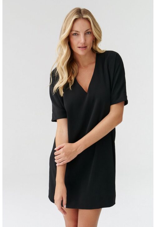 Черна къса рокля с шпиц деколте и къс ръкав