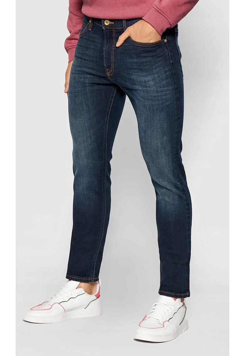 Lee Дънки Luke Slim Tapered – тъмносини – slim fit – екстра еластични – комплект панталони. Намаления и отстъпки 3 Тъмносини мъжки дънки Luke Slim Tapered slim fit с еластичен памук