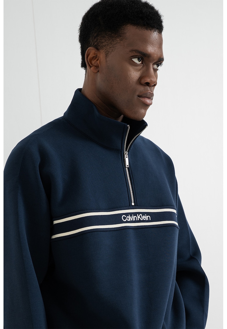 CALVIN KLEIN JEANS Свободен суитшърт с цип – Бял/Тъмносин Намаления и отстъпки 3 Свободен суитшърт с цип бял и тъмносин с лого